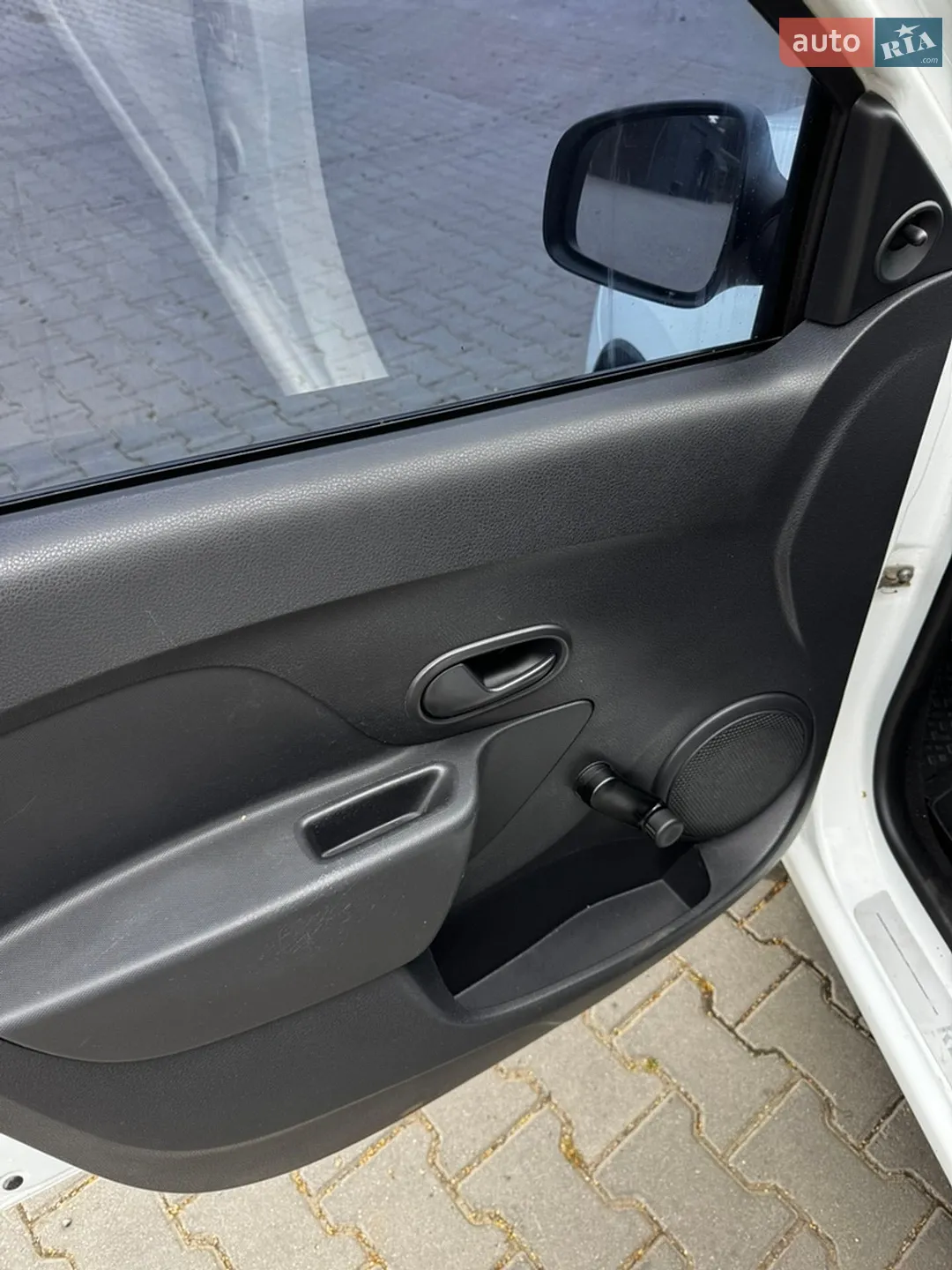2014 Renault Logan - мініатюра 28