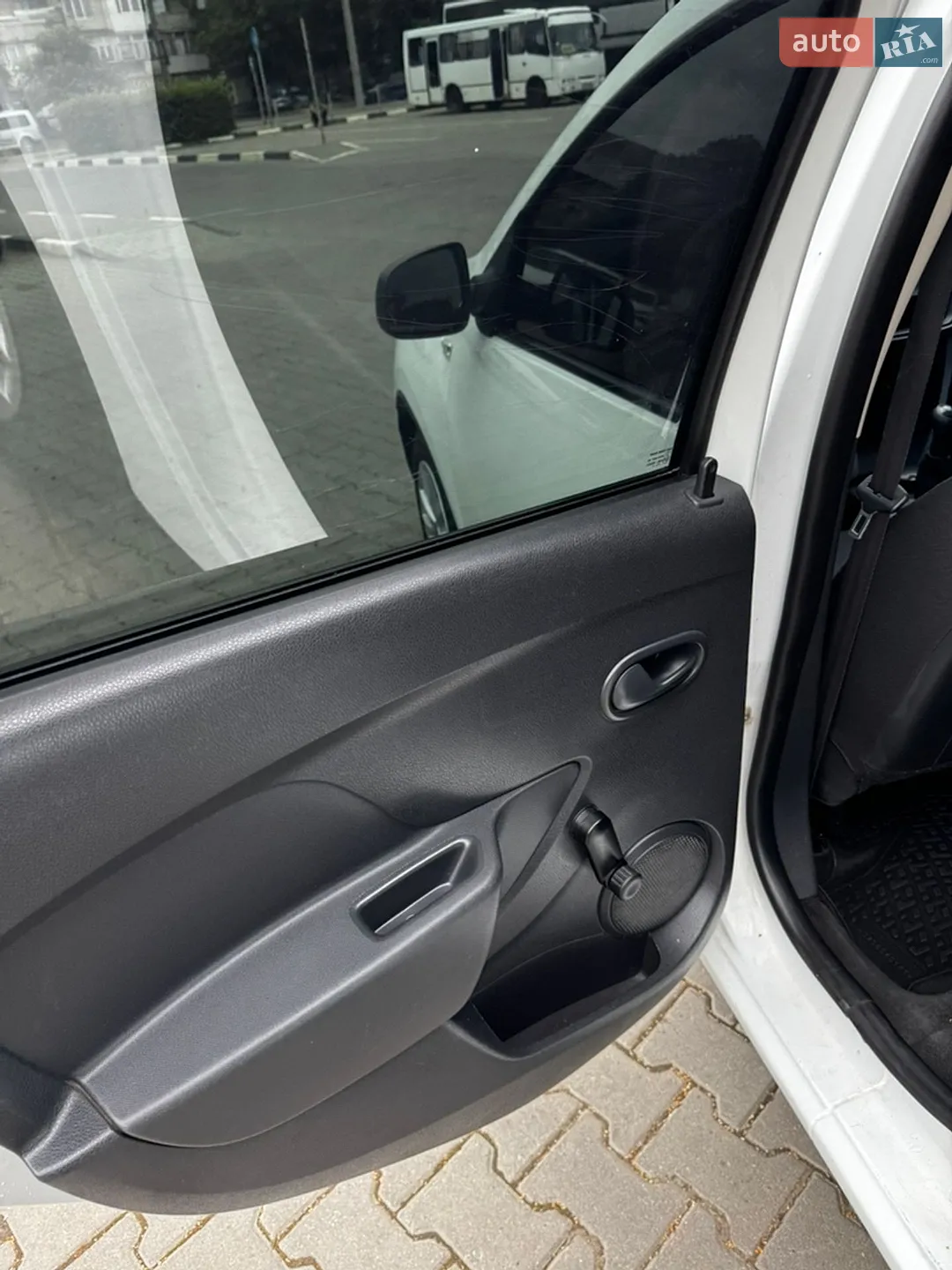 2014 Renault Logan - мініатюра 33