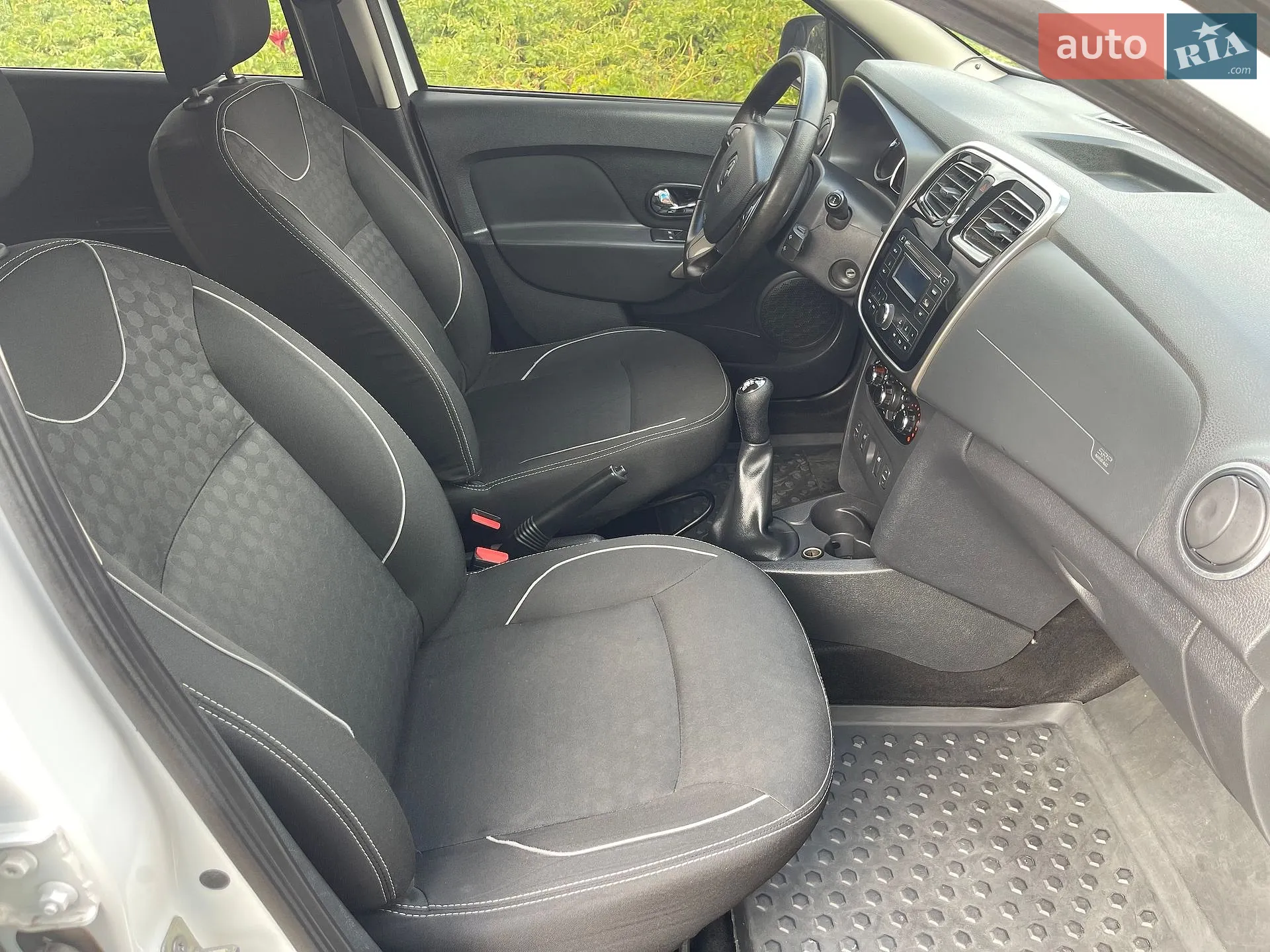 2015 Renault Logan - мініатюра 9