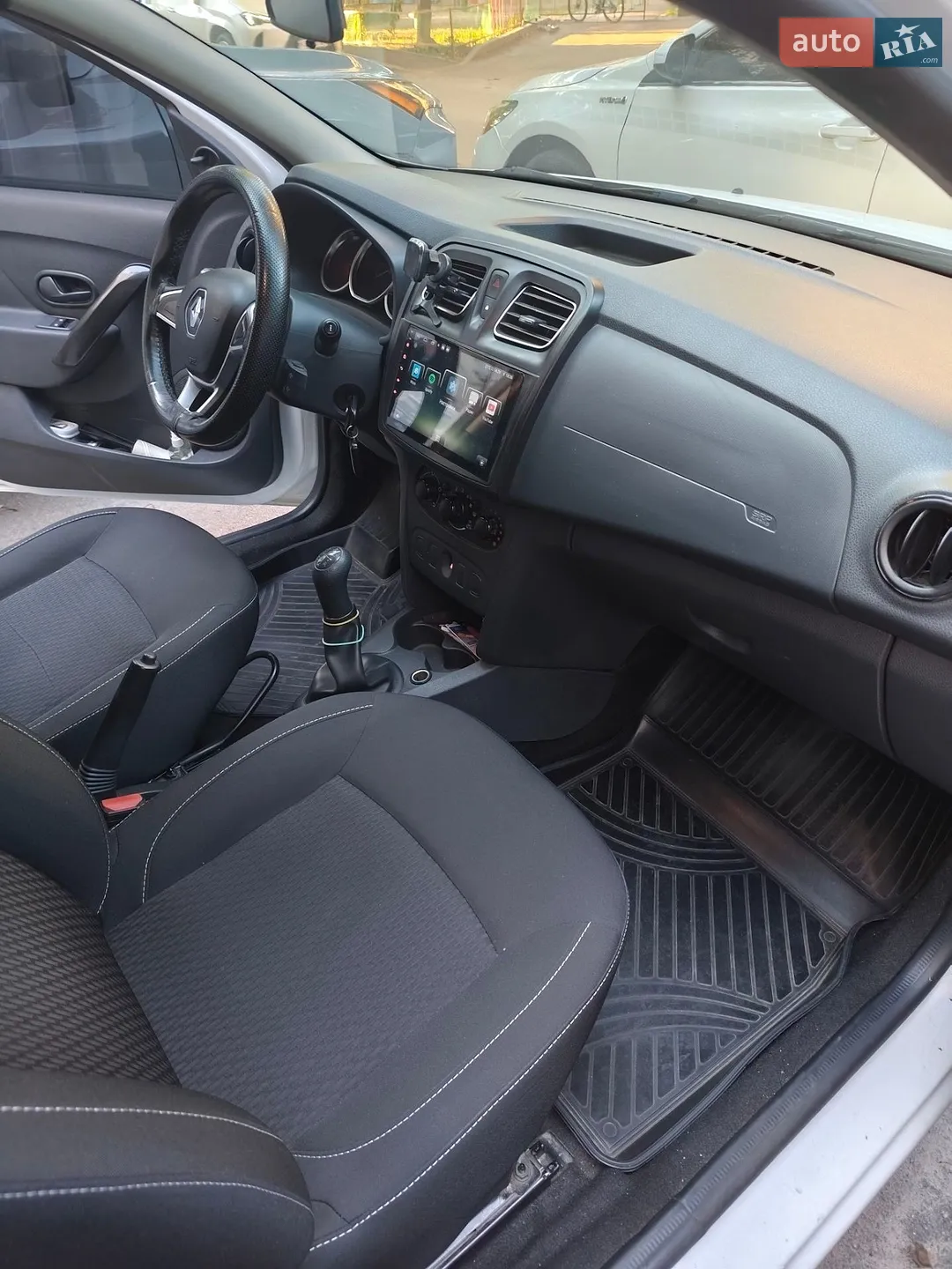 2017 Renault Logan - мініатюра 13
