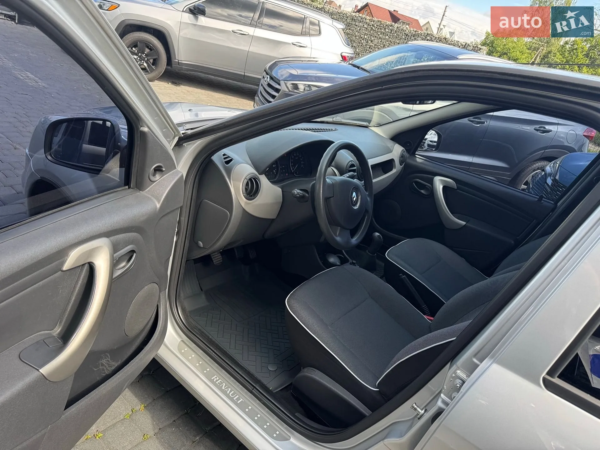 2011 Renault Logan - мініатюра 16