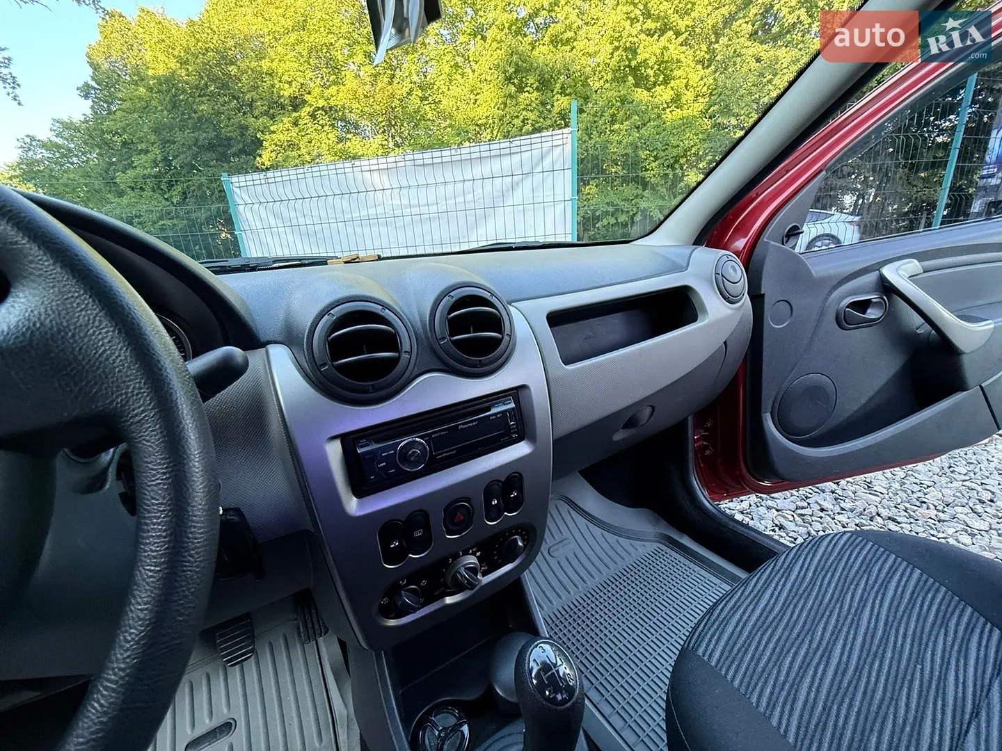 2011 Renault Logan - мініатюра 27