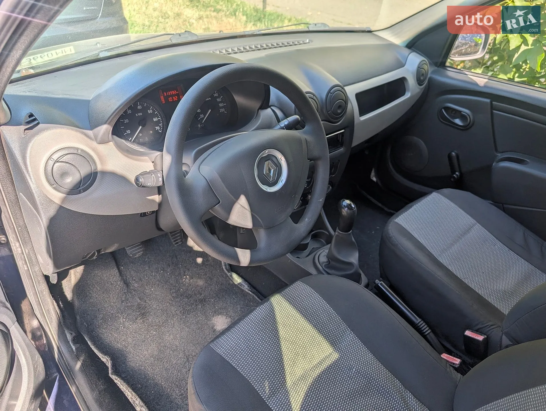 2010 Renault Logan - мініатюра 14