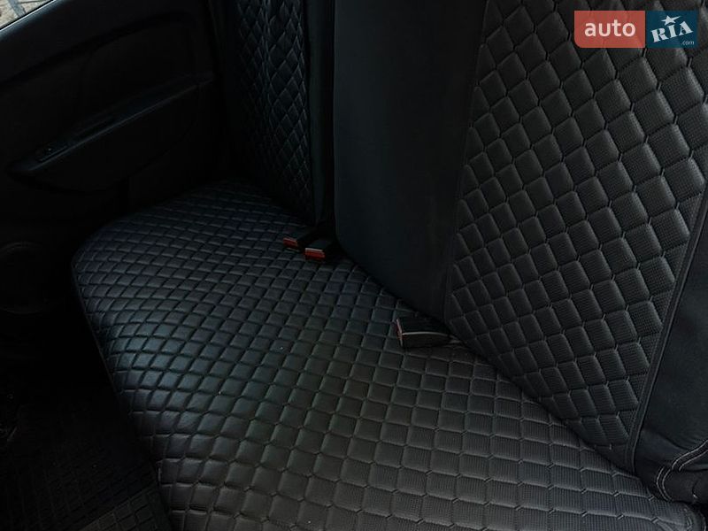 Седан Renault Logan 2013 в Киеве