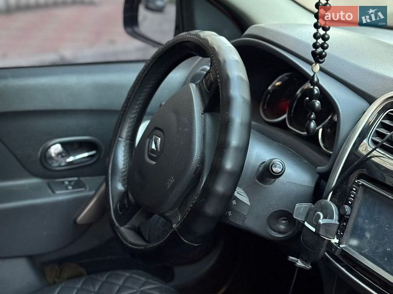Седан Renault Logan 2013 в Киеве