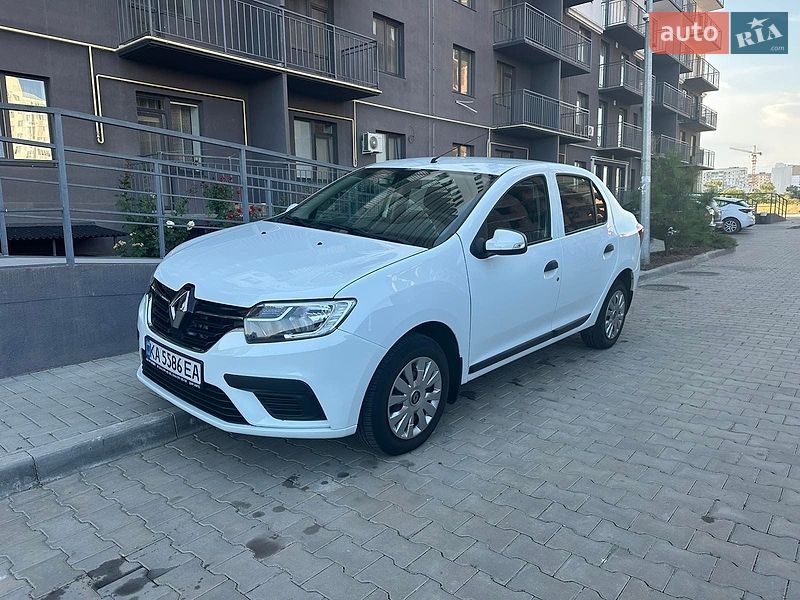 Седан Renault Logan 2021 в Александрие