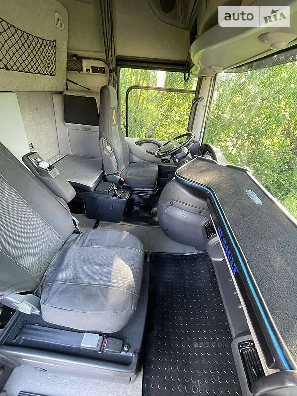 Тягач Renault Magnum 2011 в Мостиске