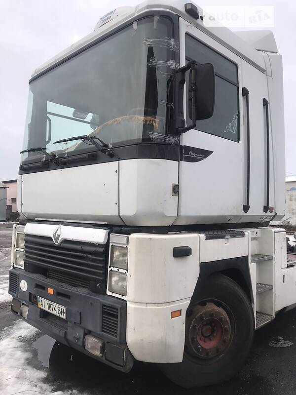 Тягач Renault Magnum 2000 в 
