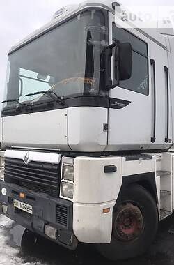 Тягач Renault Magnum 2000 в 