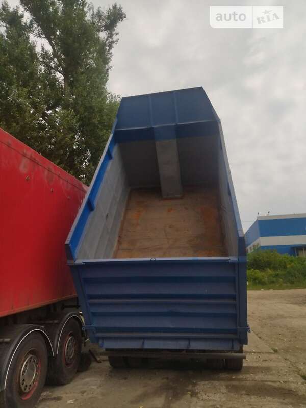 Самоскид Renault Magnum 2001 в Ромнах