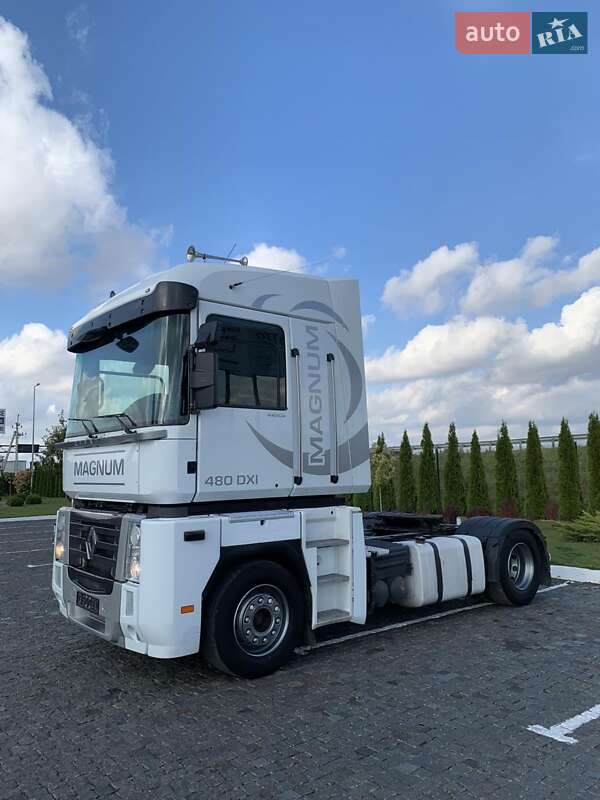 Тягач Renault Magnum 2012 в 