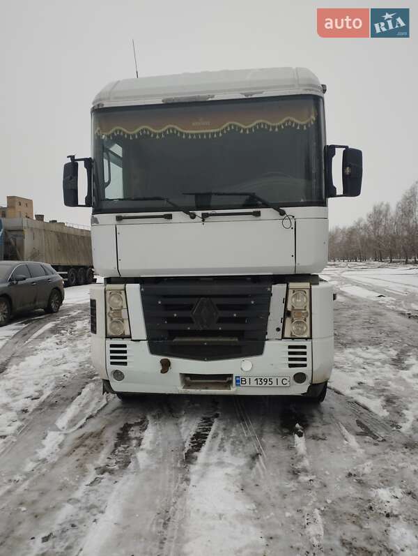 Тягач Renault Magnum 2004 в Лубнах