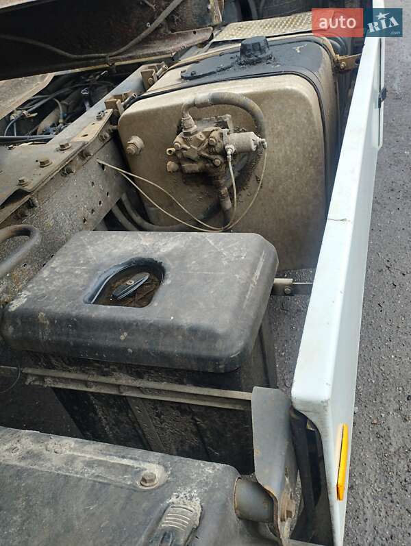 Тягач Renault Magnum 2004 в Лубнах