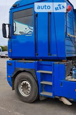Контейнеровоз Renault Magnum 2002 в 