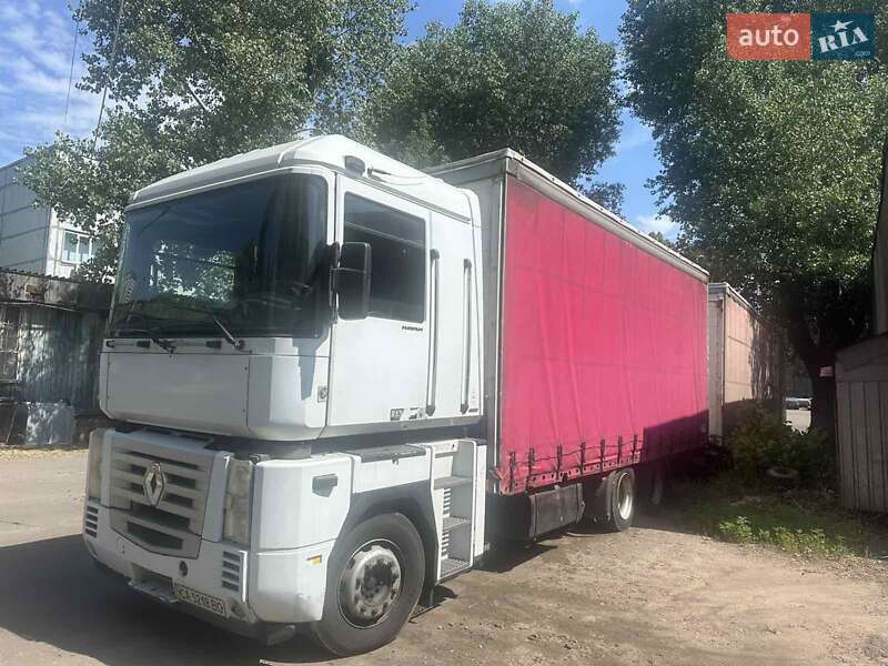 Грузовой фургон Renault Magnum 2003 в Киеве