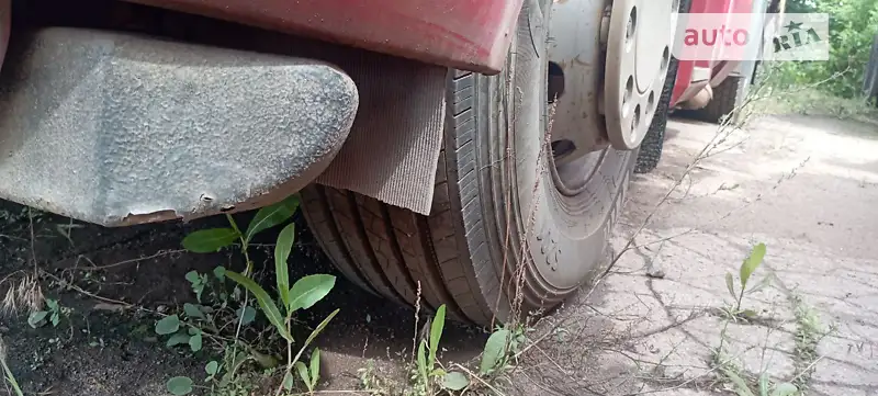 Тягач Renault Magnum 2004 в 