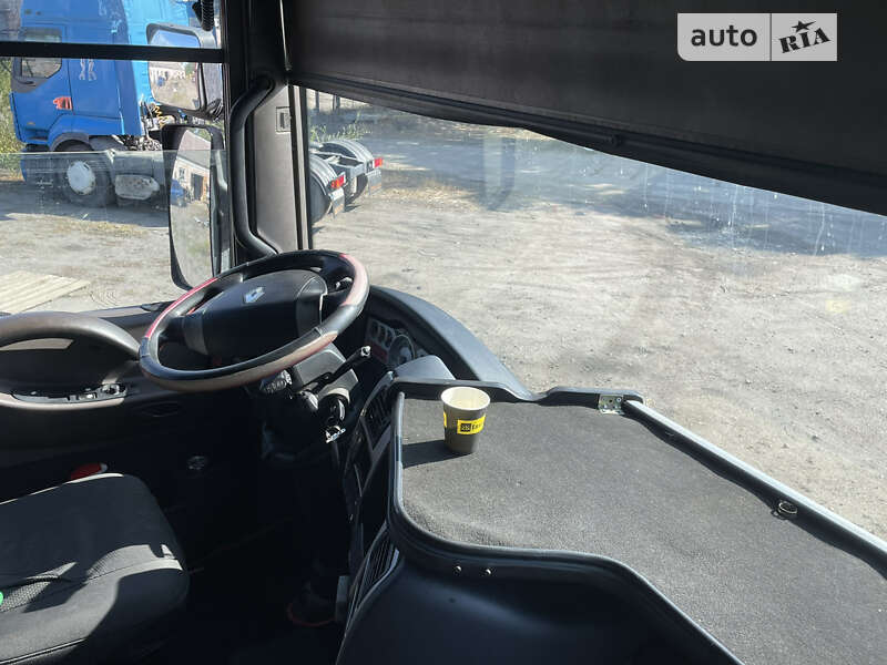 Тягач Renault Magnum 2007 в Новомосковську