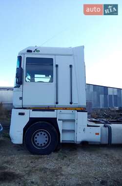 Тягач Renault Magnum 2002 в 