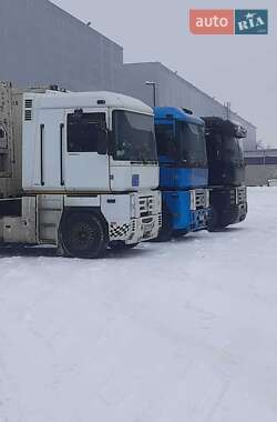 Тягач Renault Magnum 2002 в 