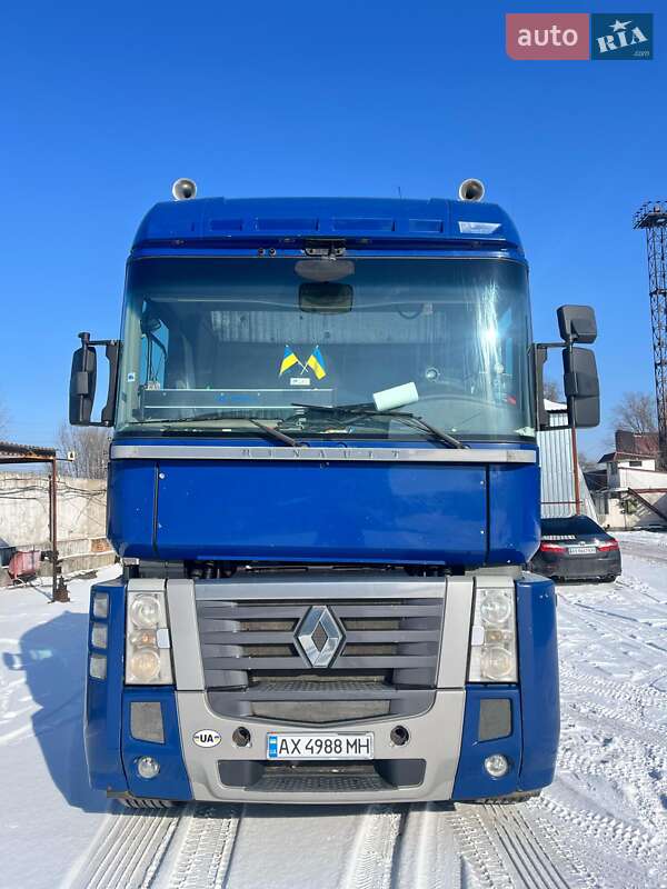 Тягач Renault Magnum 2011 в 