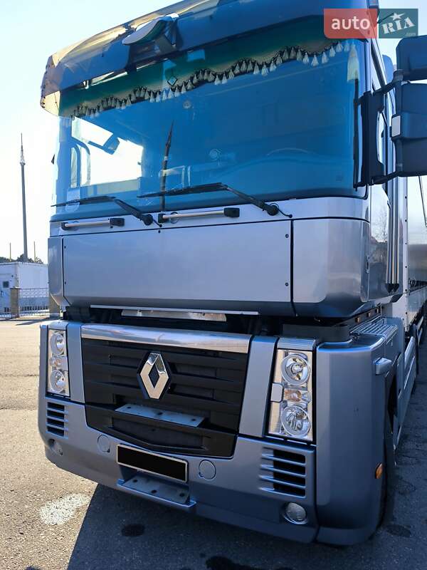 Тягач Renault Magnum 2008 в Львові