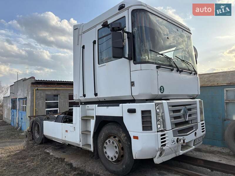 Тягач Renault Magnum 2002 в 