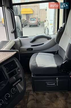 Тягач Renault Magnum 2009 в 