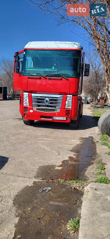 Тягач Renault Magnum 2001 в 