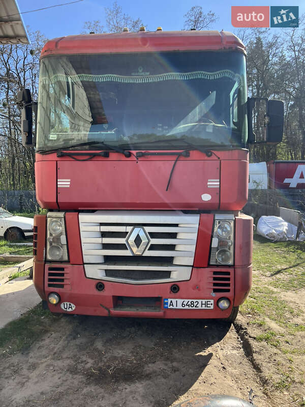 Тягач Renault Magnum 2001 в 