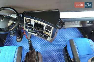 Грузопассажирский фургон Renault Magnum 2009 в 