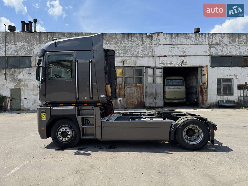 Тягач Renault Magnum 2010 в Сумах