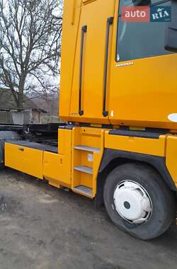 Тягач Renault Magnum 2002 в 