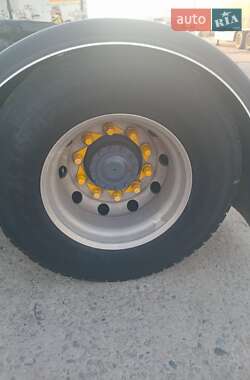 Тягач Renault Magnum 2004 в 