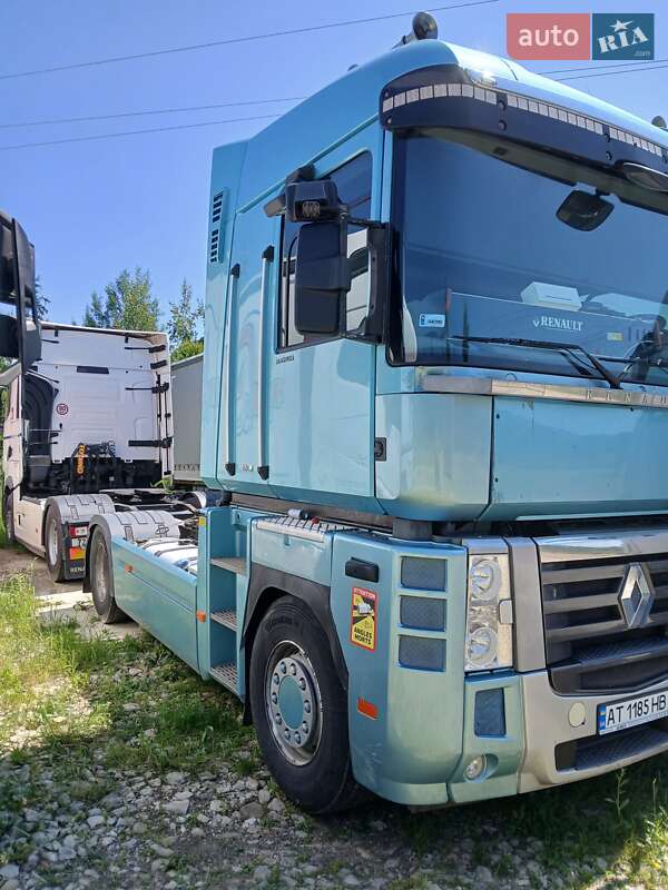 Тягач Renault Magnum 2012 в Долине