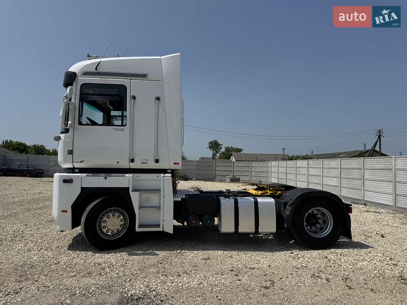 Тягач Renault Magnum 2010 в Рівному