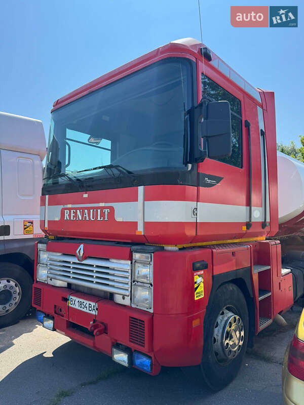 Тягач Renault Magnum 2000 в 