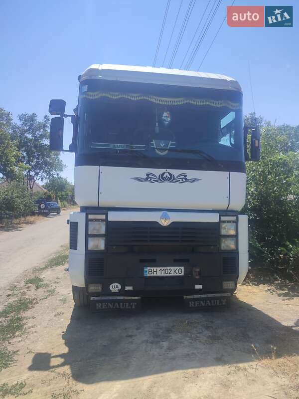 Тягач Renault Magnum 2000 в 