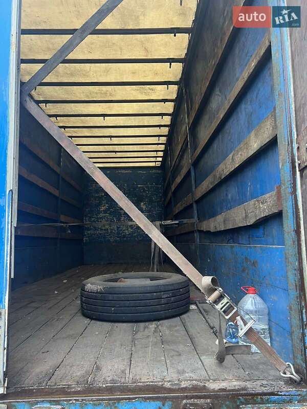 Тентований Renault Magnum 2001 в Кореці