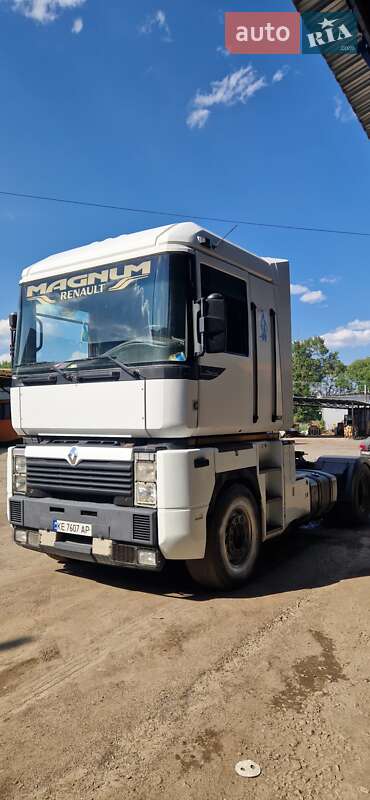 Тягач Renault Magnum 2001 в 