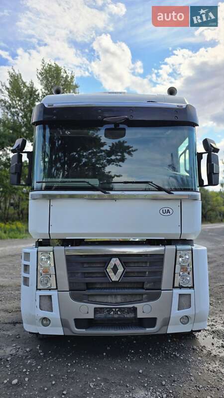 Renault Magnum 2013