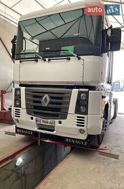 Тягач Renault Magnum 2004 в Малині
