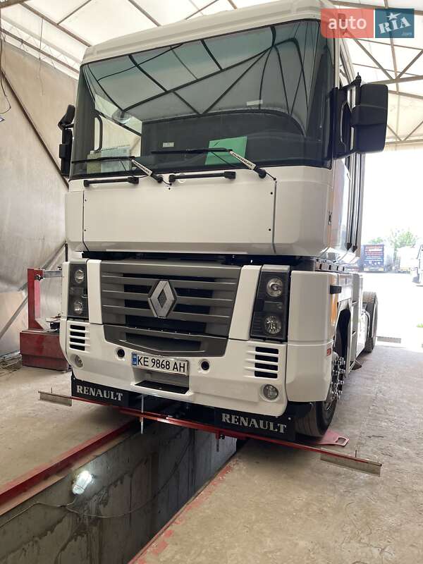 Тягач Renault Magnum 2004 в 