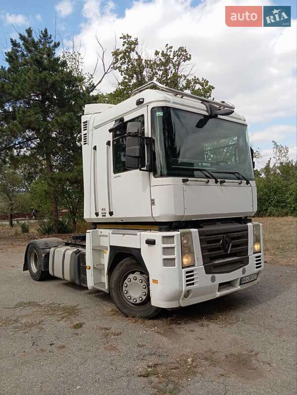 Тягач Renault Magnum 2007 в Новгородке фото Тягач Renault Magnum 2007 в Новгородке