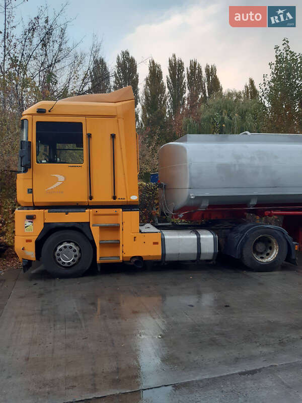 Тягач Renault Magnum 2004 в Києві