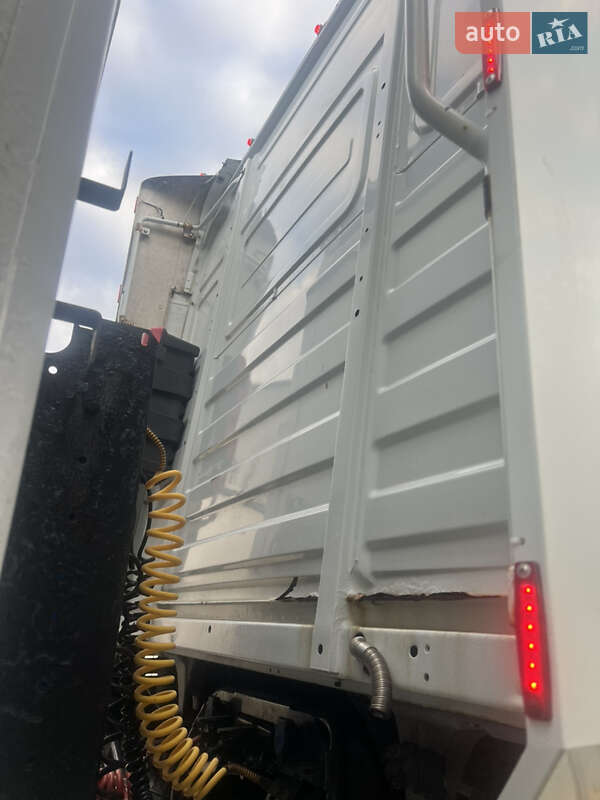 Тягач Renault Magnum 2011 в Ужгороде