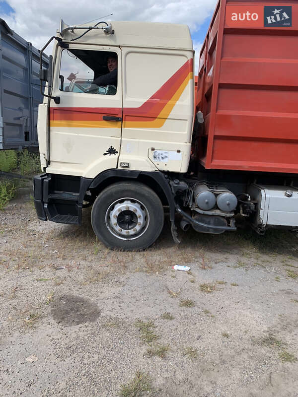 Самосвал Renault Manager 1995 в Казатине
