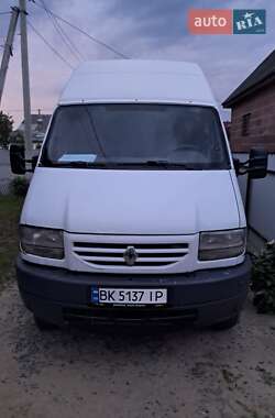 Вантажний фургон Renault Mascott 2001 в Костопілі