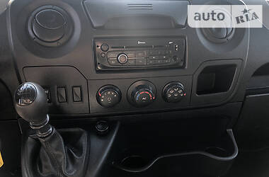 Вантажопасажирський фургон Renault Master 2015 в 