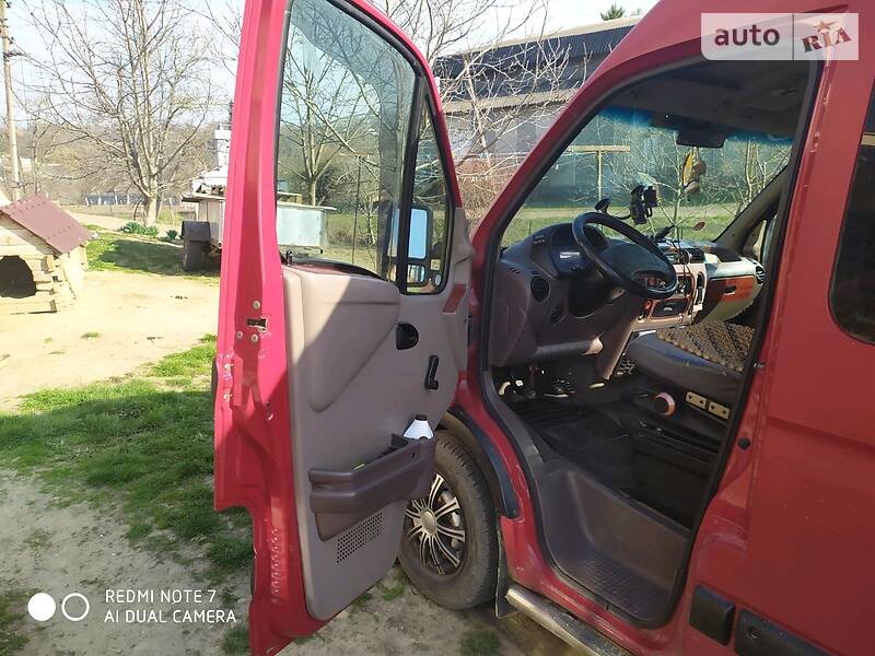 Вантажопасажирський фургон Renault Master 1999 в Чернівцях