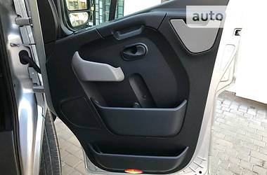 Вантажопасажирський фургон Renault Master 2011 в 
